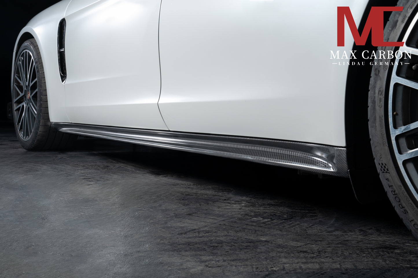 MAX CARBON DRY CARBON side skirts suitable for Porsche Panamera 971 976