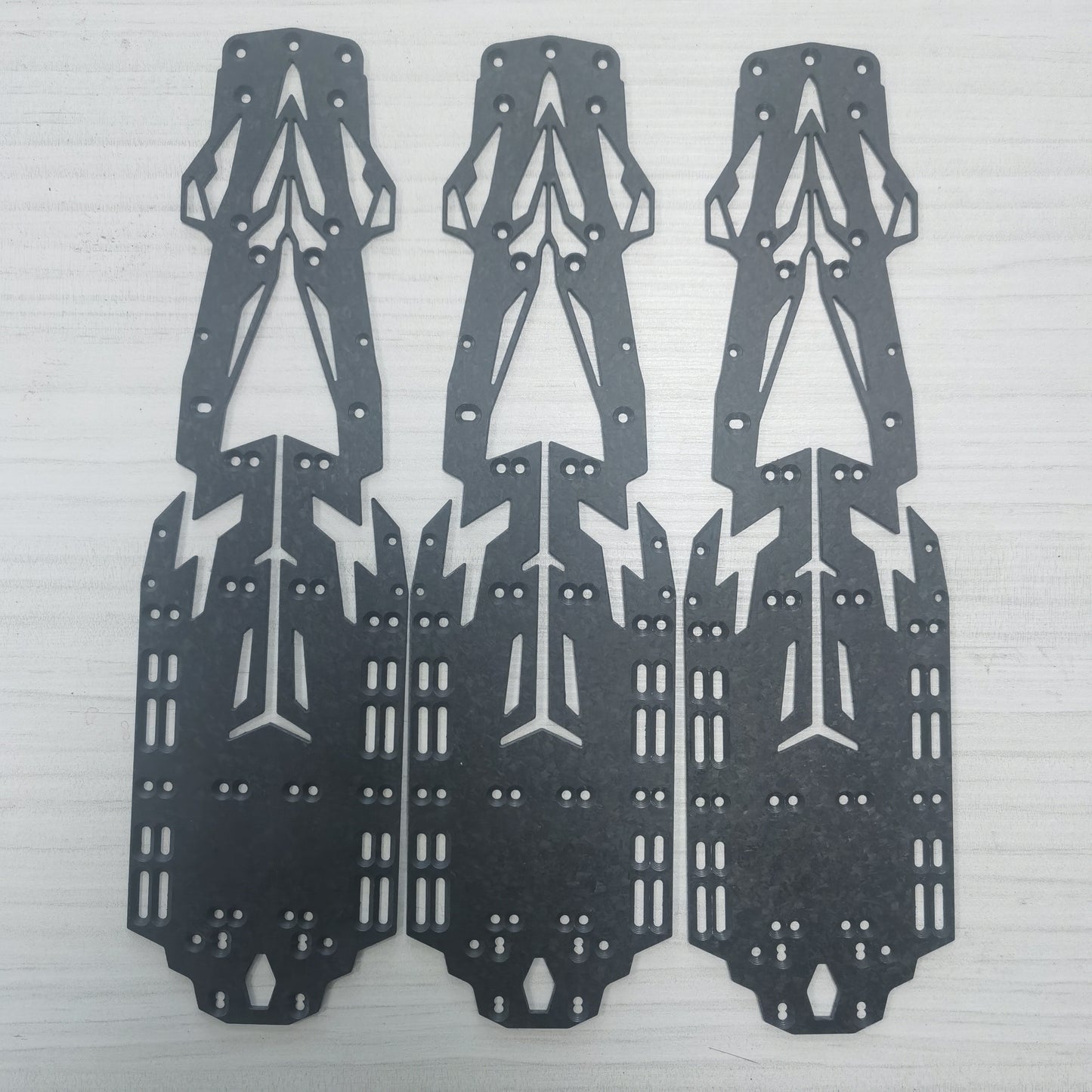 Dry Carbon Platten – ideal für Automotive, Industrie und Modellbau Stärke: 1 mm, inklusive Materialgutachten