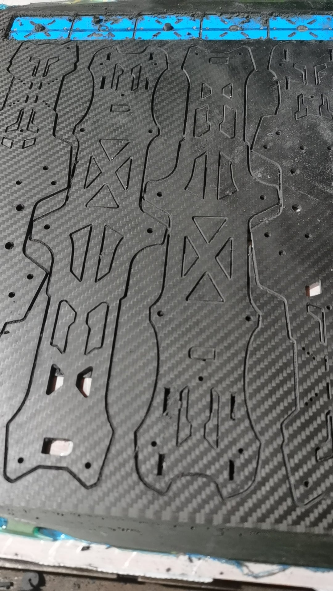 Dry Carbon Platten – ideal für Automotive, Industrie und Modellbau Stärke: 1 mm, inklusive Materialgutachten