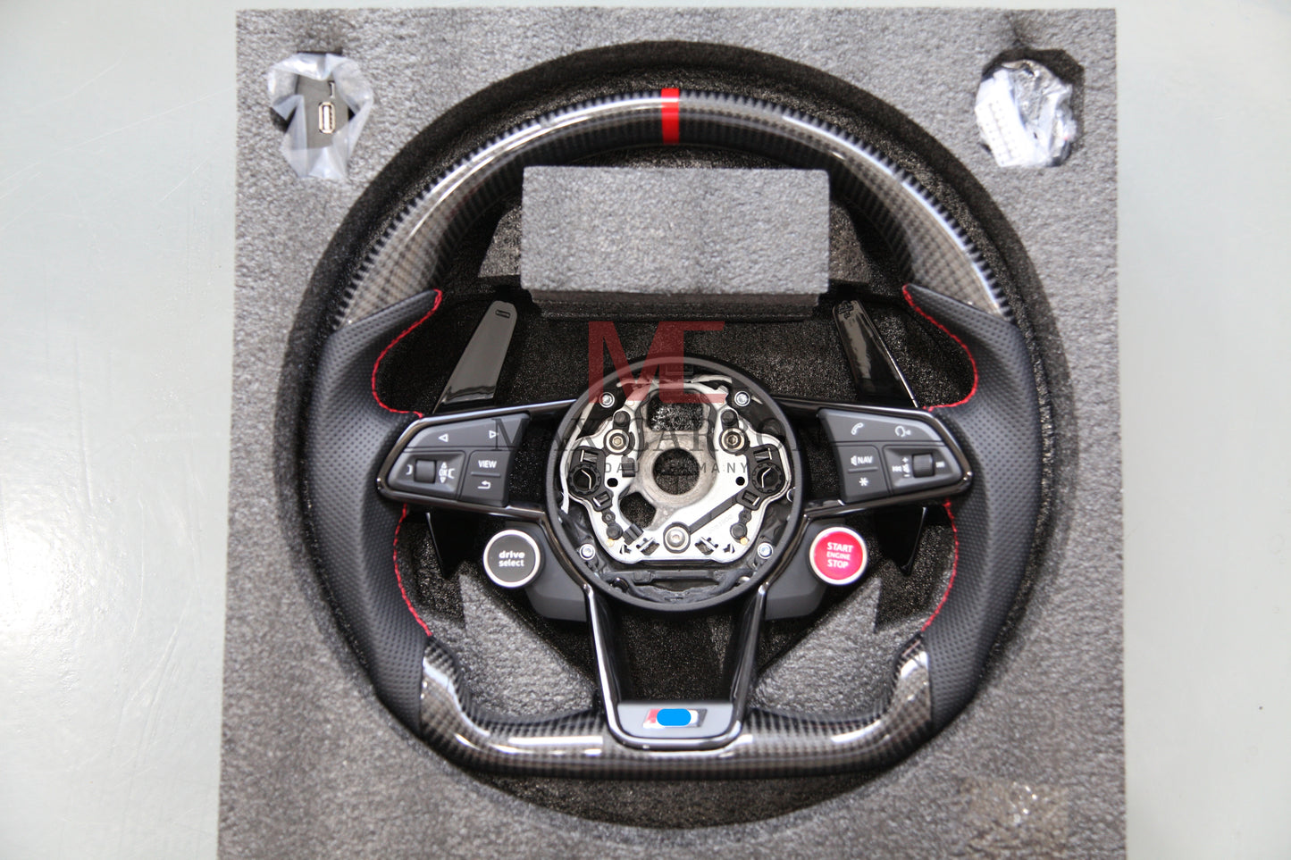 Volant complet MC MAX CARBON Performance Dry Carbon avec boutons et palettes de changement de vitesse de remplacement pour Audi R8 4S 