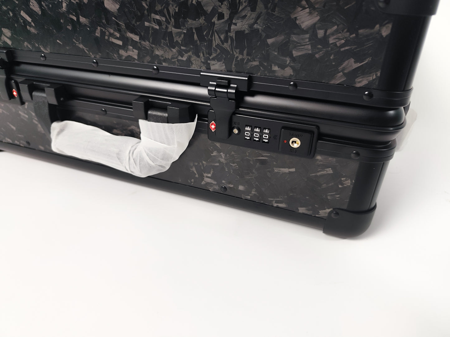 MC MAX CARBON Lifestyle Real Carbon High Quality Travel Luggage Hand Luggage Suitcase with TSA Lock 