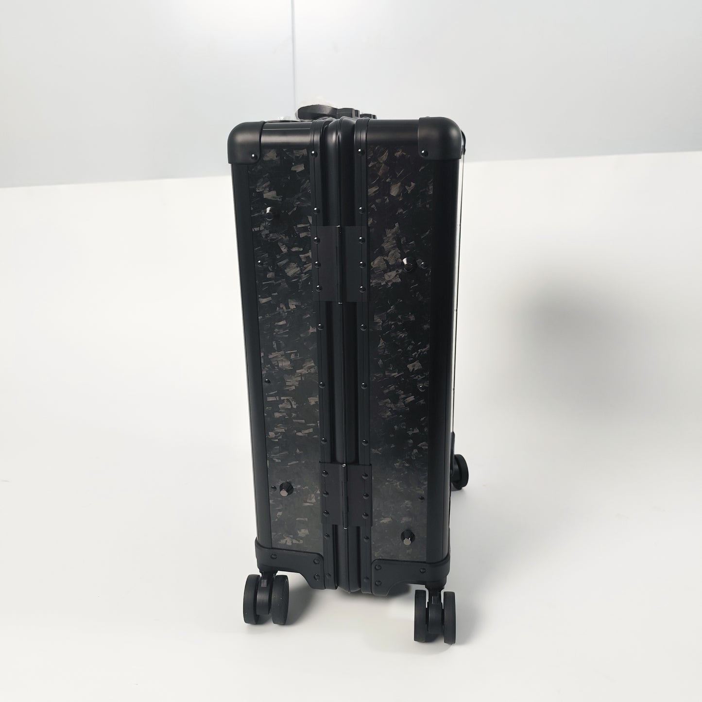 MC MAX CARBON Lifestyle Real Carbon High Quality Travel Luggage Hand Luggage Suitcase with TSA Lock 