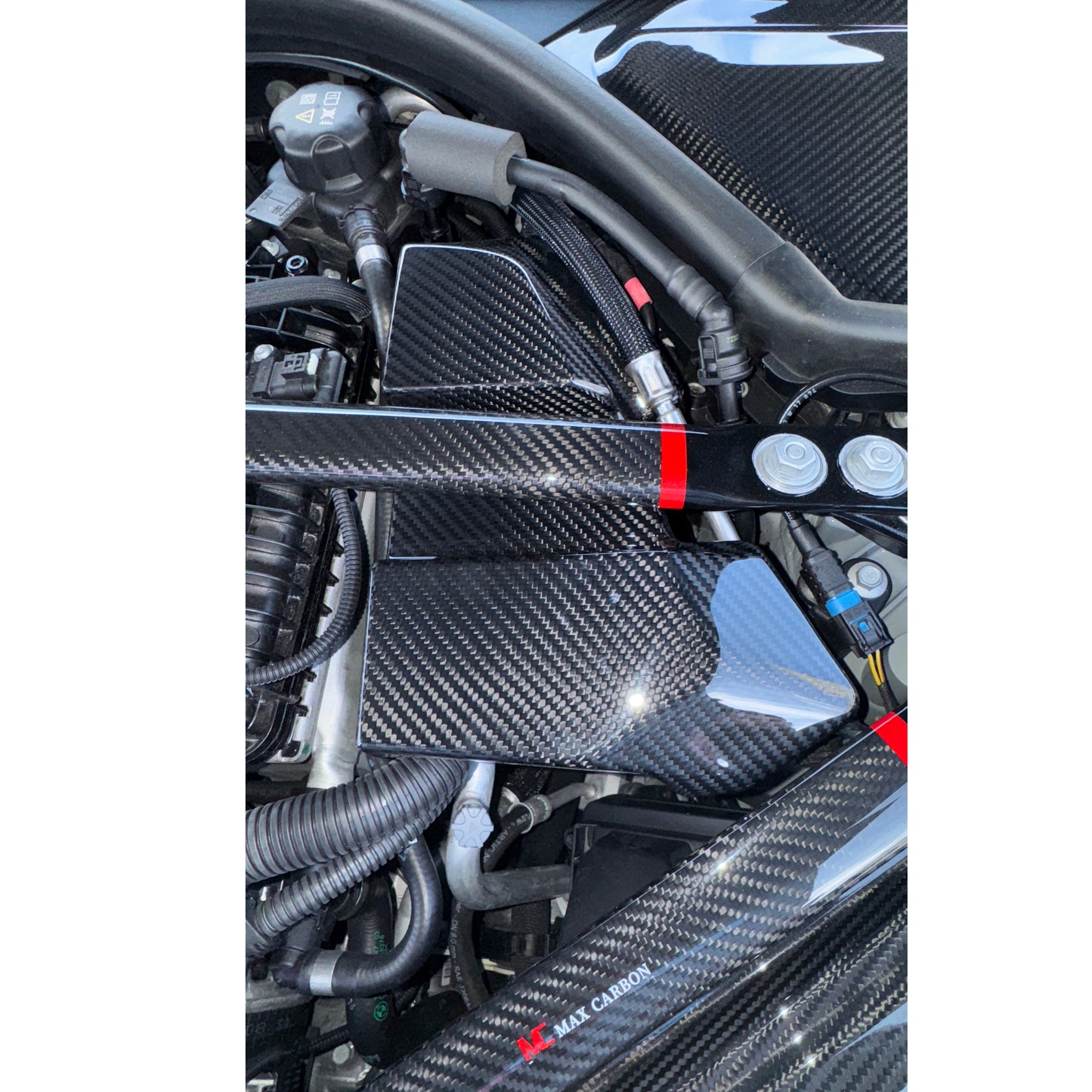 MAX CARBON Performance battery cover in the engine compartment for BMW G80 G81 M3 G82 G83 M4 M2 G87 