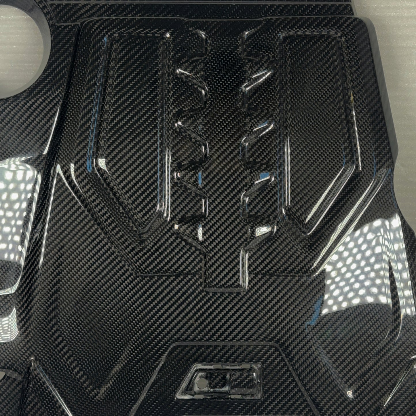 MAX CARBON Performance dry carbon engine cover engine compartment replacement for BMW M5 F90 M8 F91 F92 F93