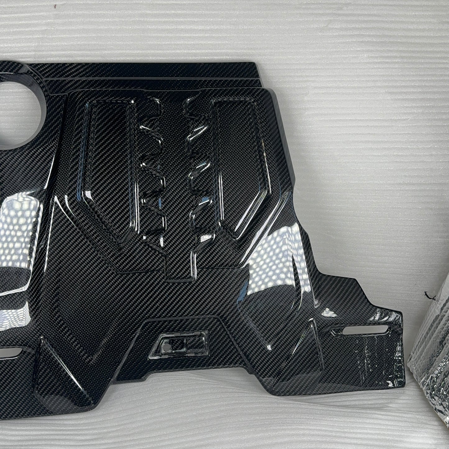 MAX CARBON Performance dry carbon engine cover engine compartment replacement for BMW M5 F90 M8 F91 F92 F93