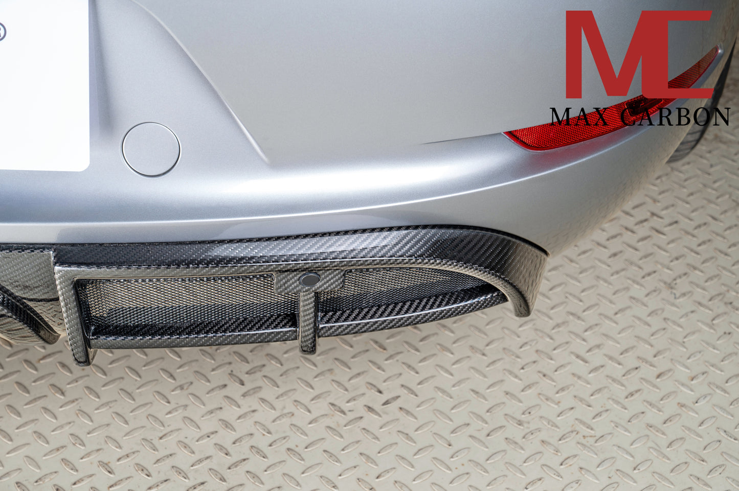 MAX CARBON DRY Carbon rear diffuser replacement diffuser suitable for Porsche 718 982 Cayman Boxster 