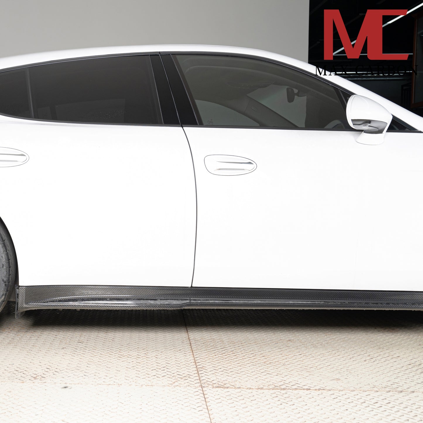 MAX CARBON DRY CARBON side skirts suitable for Porsche Panamera 970