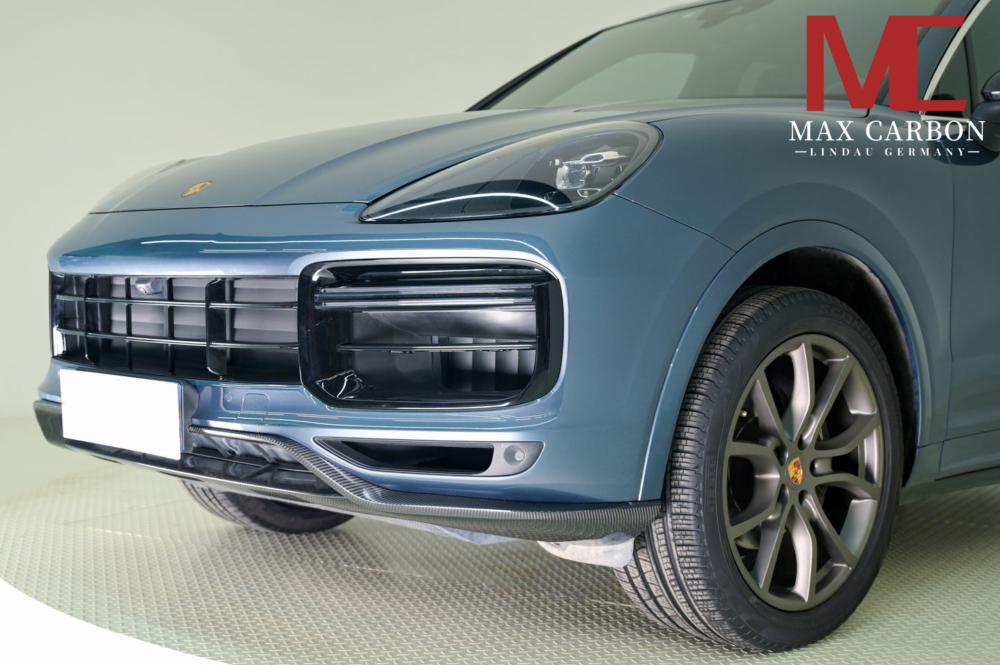 Lèvre avant carbone MAX CARBON DRY pour Porsche Cayenne S GTS 9YA .1