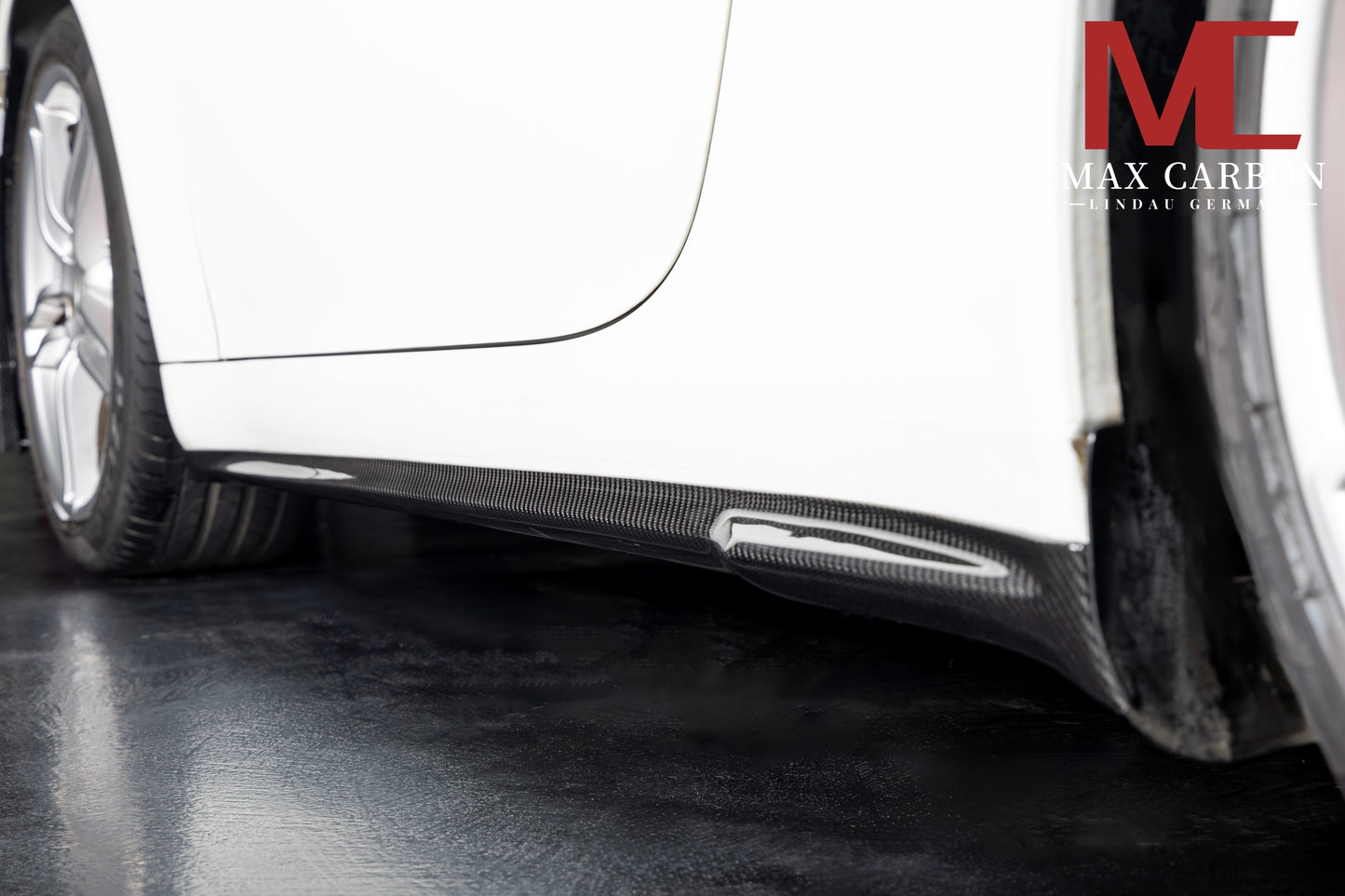 MAX CARBON Dry Carbon Performance side skirts suitable for Porsche 911 991.1 991.2