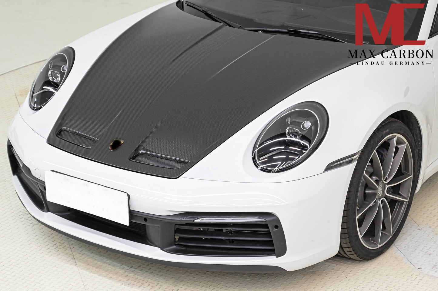 MAX CARBON DRY Carbon bonnet hood suitable for Porsche 911 992.1 GT3