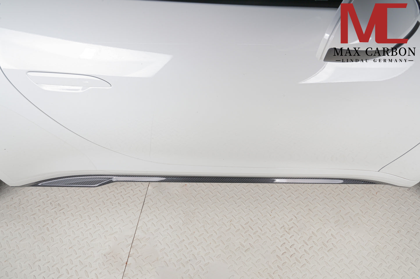 MAX CARBON Dry Carbon Performance side skirts for Porsche 911 992.1