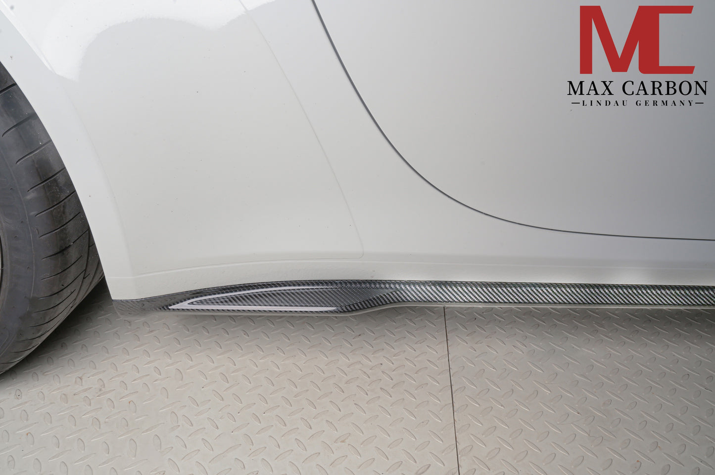 MAX CARBON Dry Carbon Performance side skirts for Porsche 911 992.1