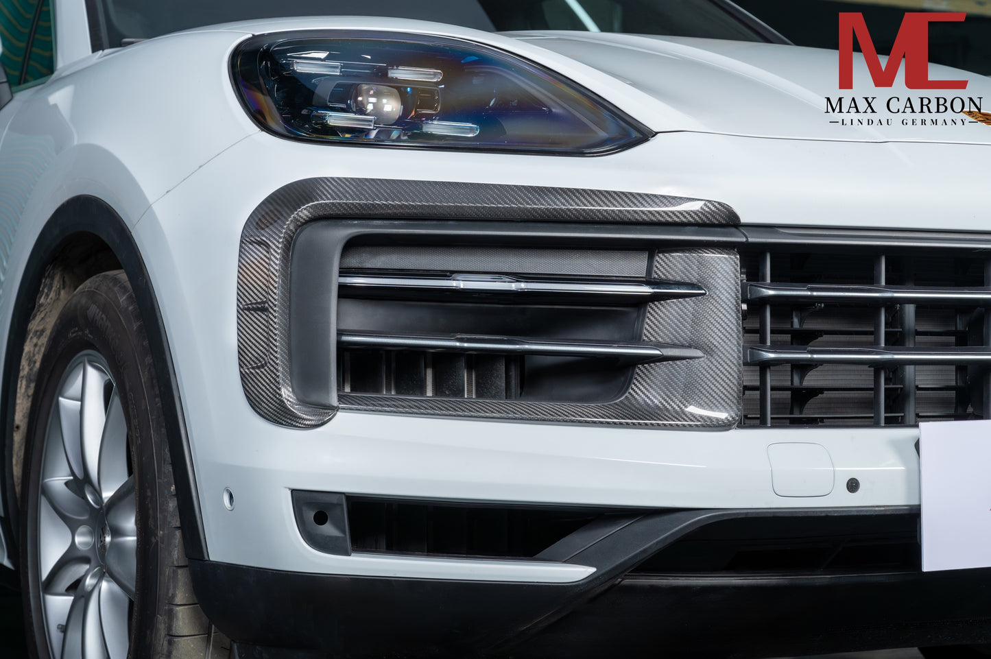 MAX CARBON Front Air Intake Covers suitable for Porsche Cayenne 9YA .2 Facelift 
