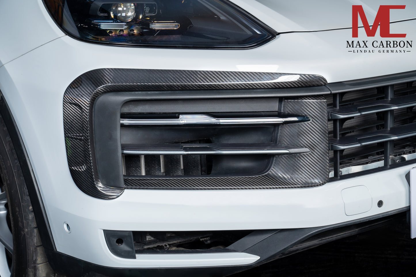 MAX CARBON Front Air Intake Covers suitable for Porsche Cayenne 9YA .2 Facelift 