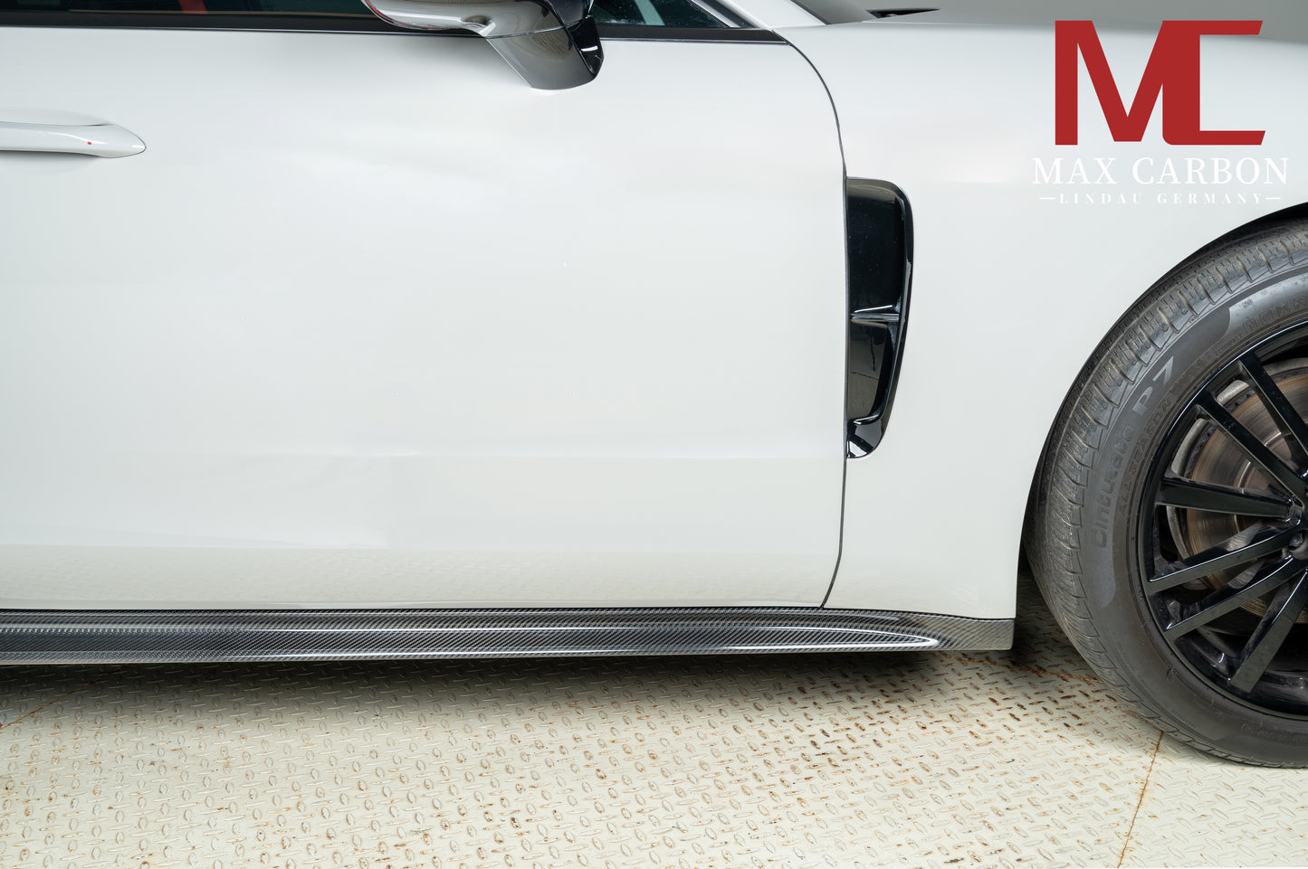MAX CARBON DRY CARBON side skirts suitable for Porsche Panamera 971 976 