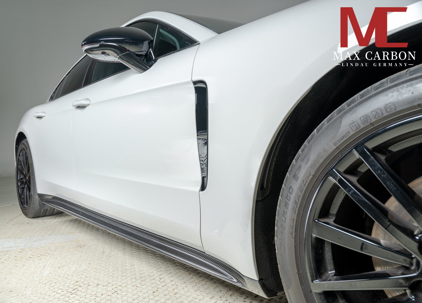 MAX CARBON DRY CARBON side skirts suitable for Porsche Panamera 971 976 
