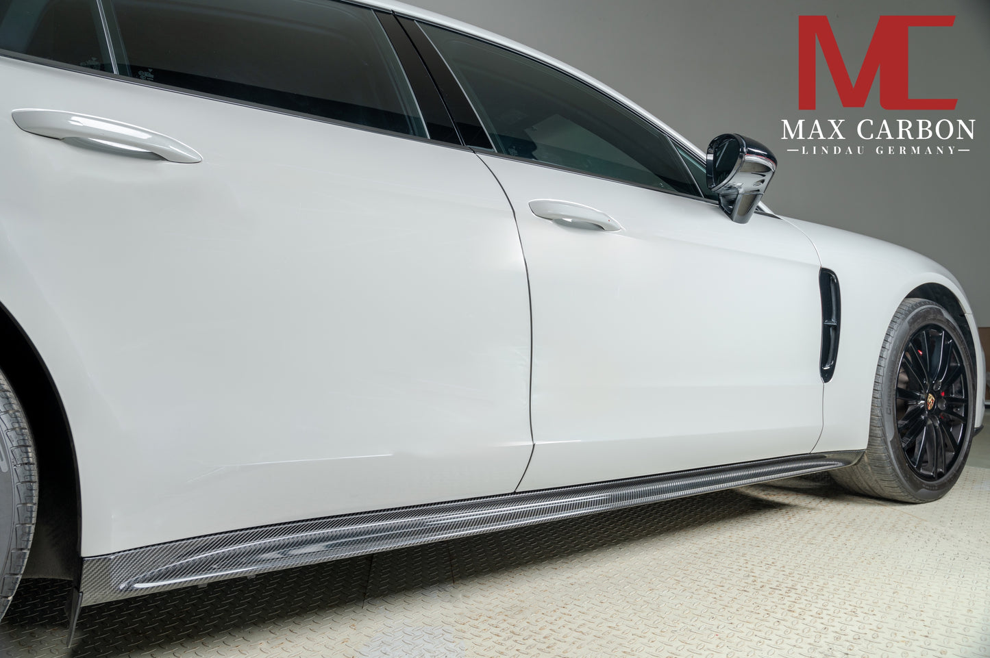 MAX CARBON DRY CARBON side skirts suitable for Porsche Panamera 971 976 